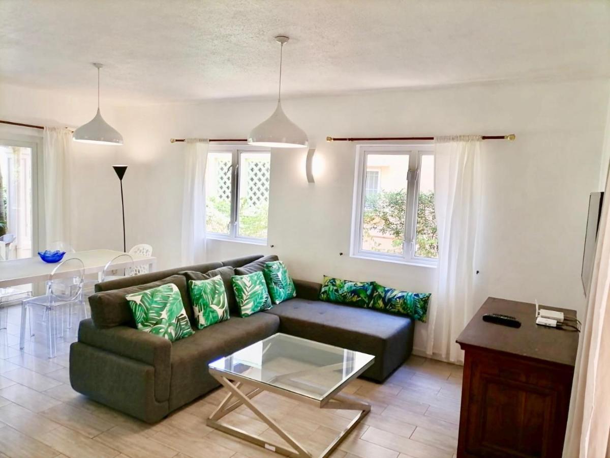 Beachfront Villa In A Beautiful And Secured Complex Flic-en-Flacq Exterior foto